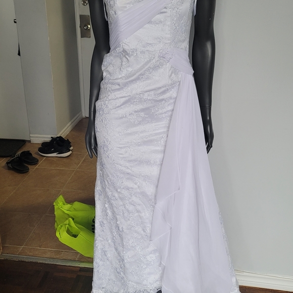 Wedding Dress Size Small Or Xtra small - Picture 10 of 11